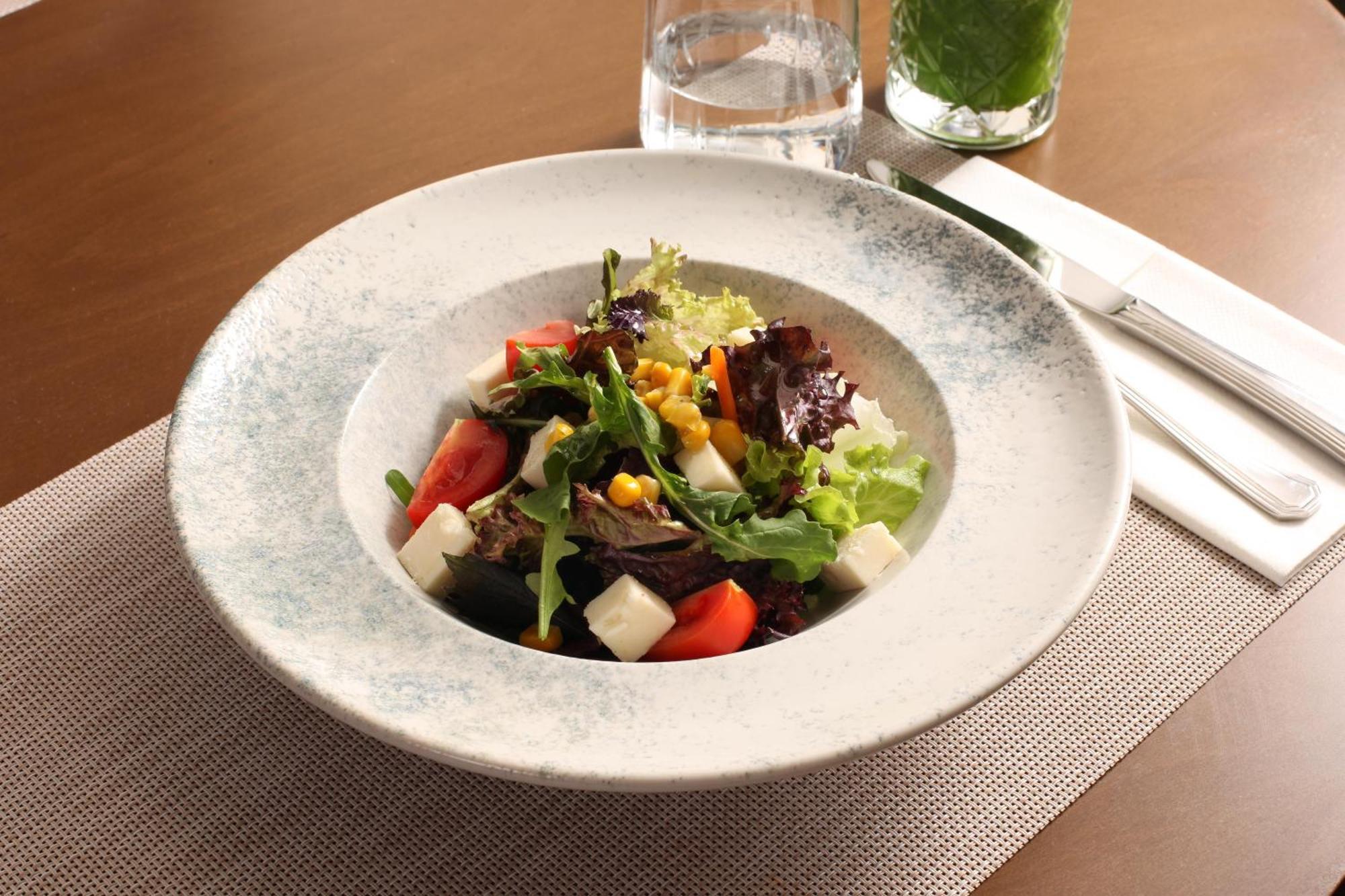 Bentley Hotel Bosphorus - Special Class Istanbulská provincie Exteriér fotografie A Greek salad